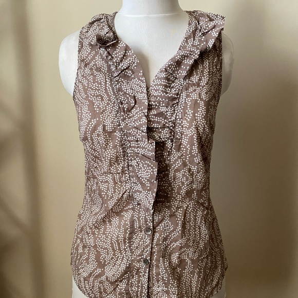 Ann Taylor V-line Brown & White Polka Dots Sleeveless Ruffles Button-Up Blouse - Picture 2 of 6